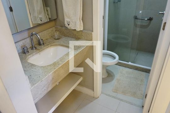 Banheiro de apartamento à venda com 1 quarto, 40m² em Curicica, Rio de Janeiro
