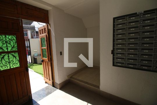 Hall de entrada de apartamento para alugar com 1 quarto, 35m² em Olaria, Rio de Janeiro