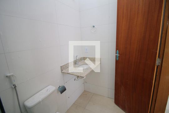 Banheiro de apartamento para alugar com 1 quarto, 35m² em Olaria, Rio de Janeiro