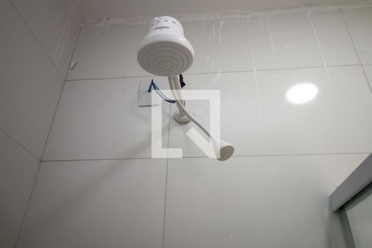 Banheiro de apartamento para alugar com 1 quarto, 35m² em Olaria, Rio de Janeiro