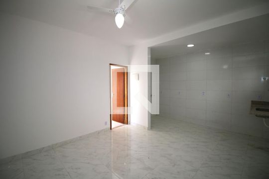 Sala de apartamento para alugar com 1 quarto, 35m² em Olaria, Rio de Janeiro