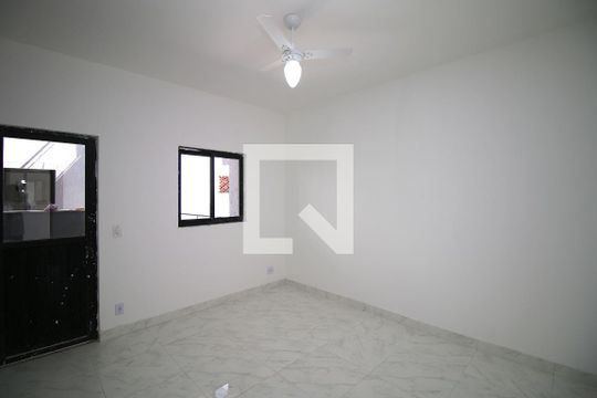 Sala de apartamento para alugar com 1 quarto, 35m² em Olaria, Rio de Janeiro