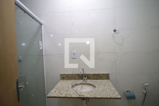 Banheiro de apartamento para alugar com 1 quarto, 32m² em Olaria, Rio de Janeiro