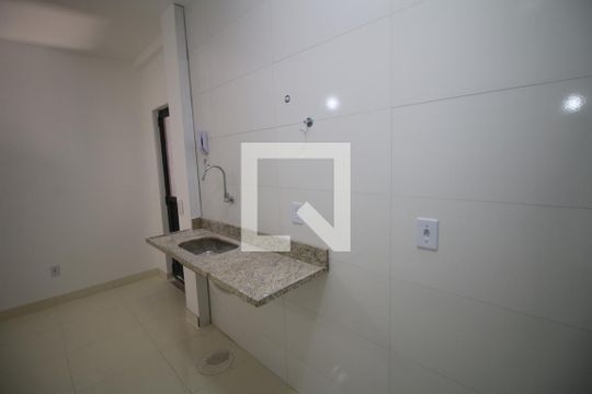 Cozinha de apartamento para alugar com 1 quarto, 32m² em Olaria, Rio de Janeiro