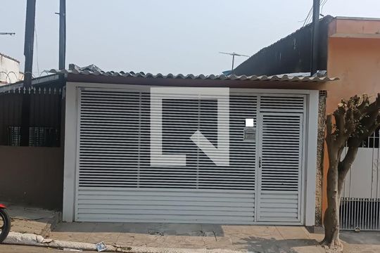 Fachada de casa à venda com 3 quartos, 80m² em Parque São Rafael, São Paulo