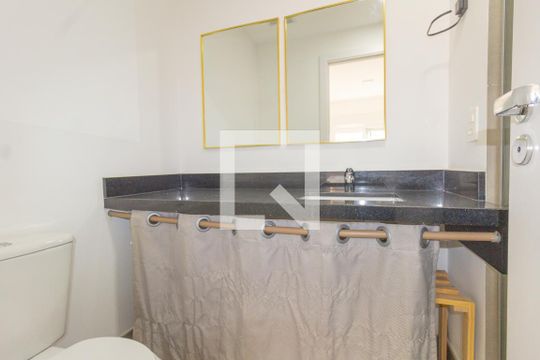 Banheiro de kitnet/studio à venda com 1 quarto, 38m² em Marechal Rondon, Canoas