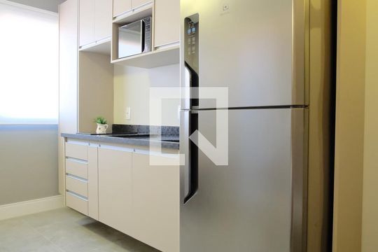 Cozinha de kitnet/studio para alugar com 1 quarto, 25m² em Vila Gomes Cardim, São Paulo