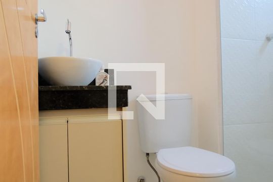 Banheiro de kitnet/studio para alugar com 1 quarto, 25m² em Vila Gomes Cardim, São Paulo