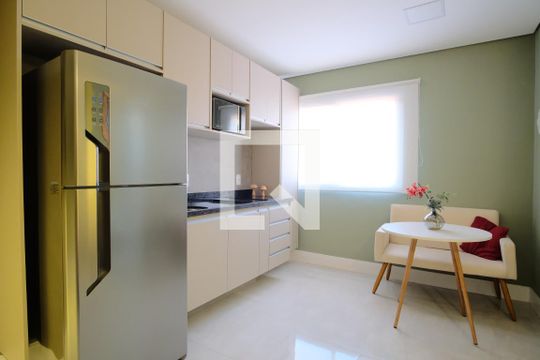 Cozinha de kitnet/studio para alugar com 1 quarto, 25m² em Vila Gomes Cardim, São Paulo