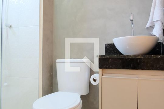 Banheiro de kitnet/studio para alugar com 1 quarto, 25m² em Vila Gomes Cardim, São Paulo