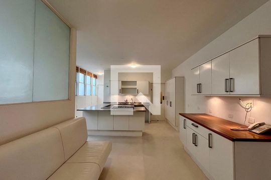 Cozinha de apartamento à venda com 3 quartos, 310m² em Cerqueira César, São Paulo