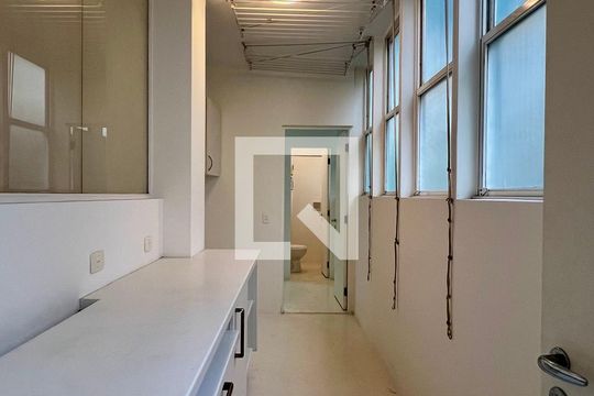 Área de Serviço de apartamento à venda com 3 quartos, 310m² em Cerqueira César, São Paulo