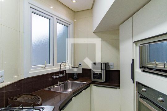 Cozinha de casa de condomínio à venda com 3 quartos, 93m² em Fátima, Canoas