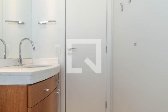 Lavabo de apartamento para alugar com 3 quartos, 256m² em Vila Gumercindo, São Paulo