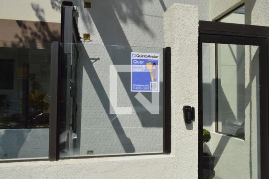 Fachada + Plaquinha de apartamento para alugar com 3 quartos, 75m² em Vila Monumento, São Paulo