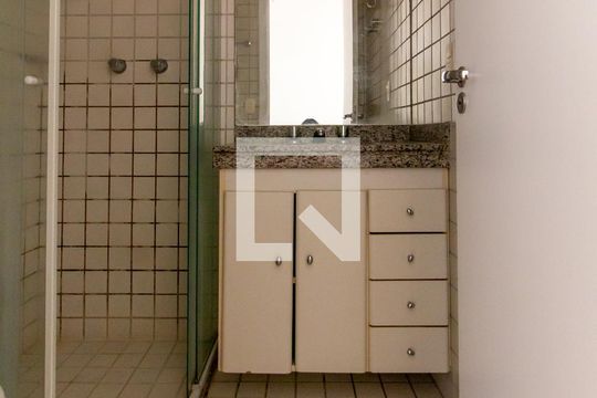 Banheiro de apartamento para alugar com 1 quarto, 33m² em Perdizes, São Paulo