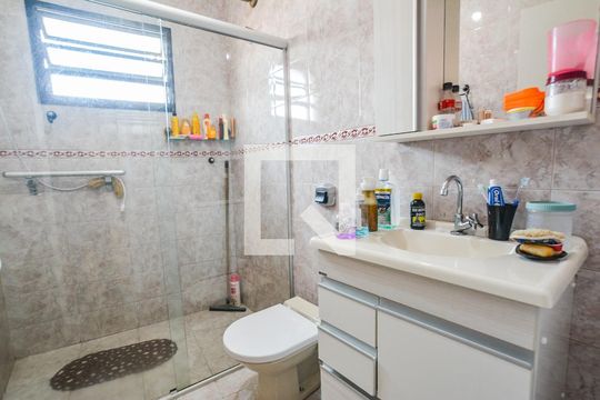 Banheiro 1 de casa à venda com 3 quartos, 192m² em Jardim Silvana, Santo André