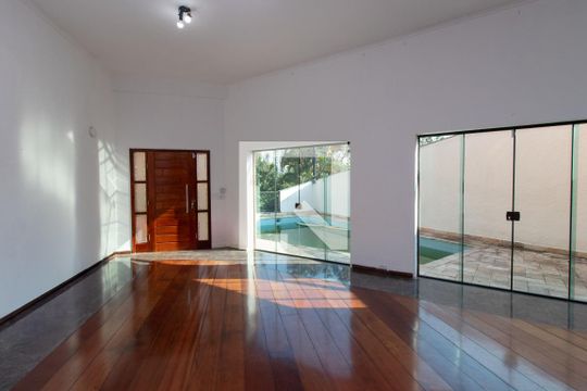 Sala de casa de condomínio à venda com 3 quartos, 400m² em Barro Branco (zona Norte), São Paulo