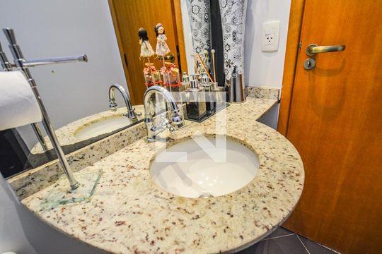 Lavabo de apartamento à venda com 3 quartos, 140m² em Vila Assunção, Santo André