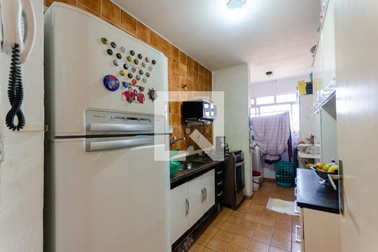 Cozinha de apartamento à venda com 2 quartos, 65m² em Vila Amélia, São Paulo