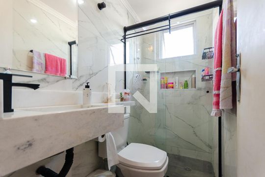 Banheiro de apartamento à venda com 2 quartos, 65m² em Vila Amélia, São Paulo
