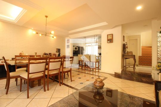 Sala de casa à venda com 4 quartos, 268m² em Santa Lúcia, Belo Horizonte