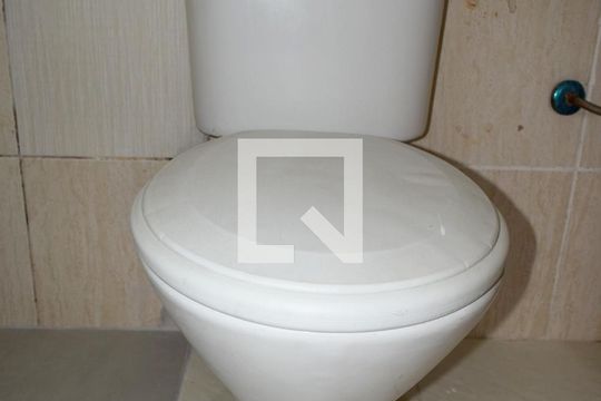 Banheiro de kitnet/studio para alugar com 1 quarto, 50m² em Vila Romana, São Paulo