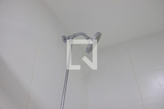 Studio Banheiro de kitnet/studio para alugar com 0 quarto, 32m² em Mirandópolis, São Paulo