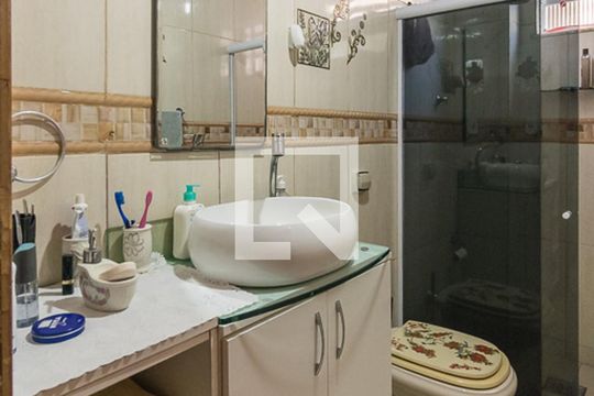 Banheiro de apartamento à venda com 2 quartos, 146m² em Olaria, Rio de Janeiro