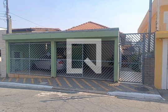 Fachada de casa à venda com 3 quartos, 240m² em Vila Darli, São Paulo