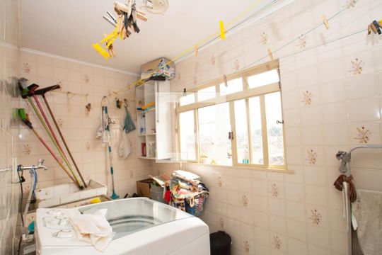Área de Serviço de casa à venda com 4 quartos, 182m² em Jardim Sao Francisco, Guarulhos