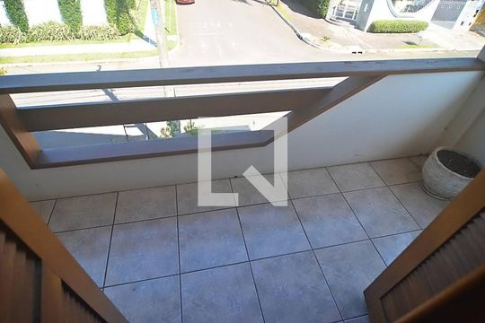 Sacada de casa à venda com 4 quartos, 211m² em Marechal Rondon, Canoas