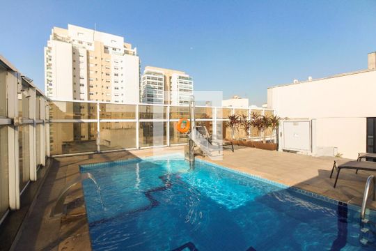 Condomínio - Piscina  de kitnet/studio para alugar com 1 quarto, 31m² em Cidade Mãe do Céu, São Paulo