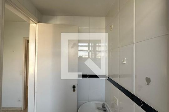 Banheiro da Suíte de apartamento para alugar com 2 quartos, 53m² em Rio Pequeno, São Paulo