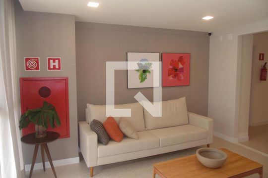 Hall social de apartamento para alugar com 2 quartos, 60m² em Saboeiro, Salvador