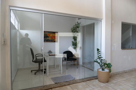 Escritório de casa à venda com 4 quartos, 240m² em Tropical, Contagem