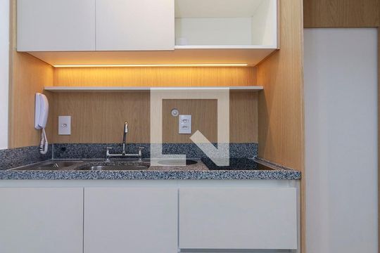 Cozinha de kitnet/studio para alugar com 1 quarto, 25m² em Santo Amaro, São Paulo