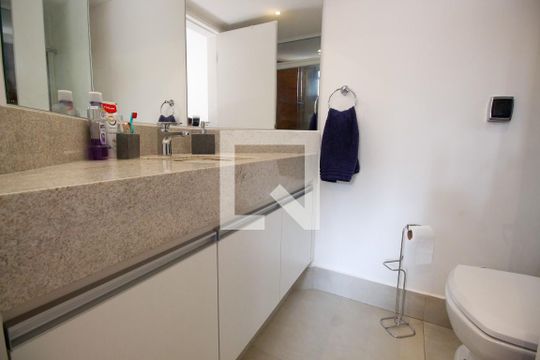 Banheiro da Suíte de apartamento à venda com 4 quartos, 118m² em Jardim Ampliação, São Paulo