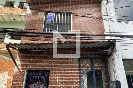 Plaquinha de casa para alugar com 1 quarto, 40m² em Baixa de Quintas, Salvador