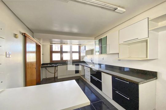 Cozinha de apartamento para alugar com 3 quartos, 86m² em Centro, São Leopoldo