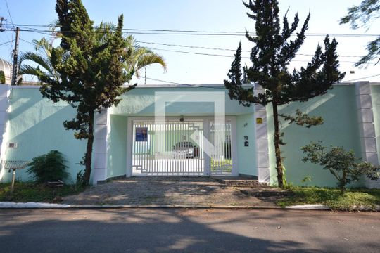 Fachada de casa à venda com 3 quartos, 980m² em Interlagos, São Paulo