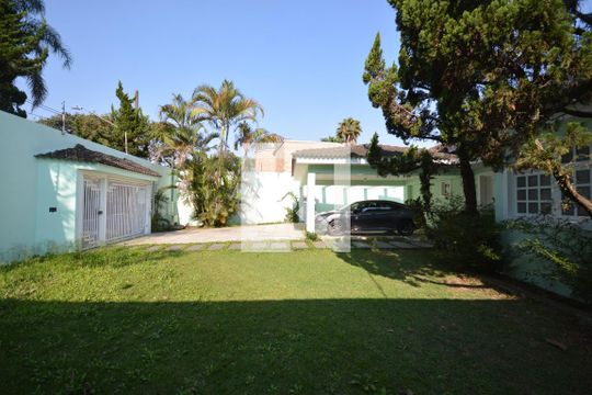 Garagem de casa à venda com 3 quartos, 980m² em Interlagos, São Paulo