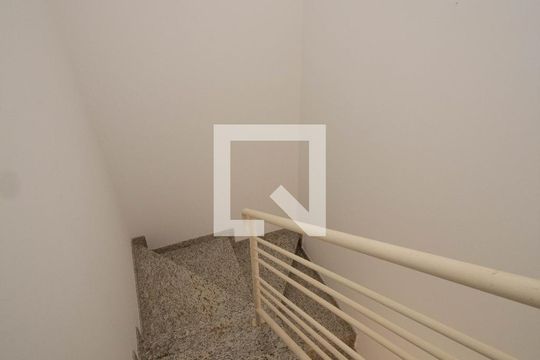 Escada de casa de condomínio à venda com 2 quartos, 94m² em Vila Pereira Barreto, São Paulo