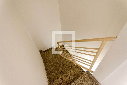 Escada de casa de condomínio à venda com 3 quartos, 132m² em Vila Pereira Barreto, São Paulo