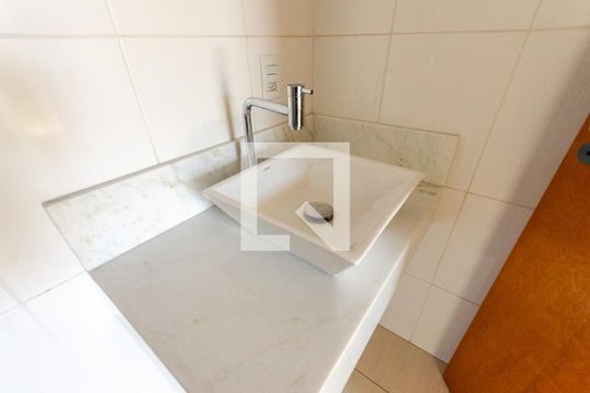 Banheiro da Suíte de casa de condomínio à venda com 3 quartos, 132m² em Vila Pereira Barreto, São Paulo