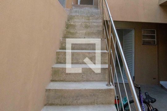 Área comum de casa para alugar com 1 quarto, 34m² em Canhema, Diadema