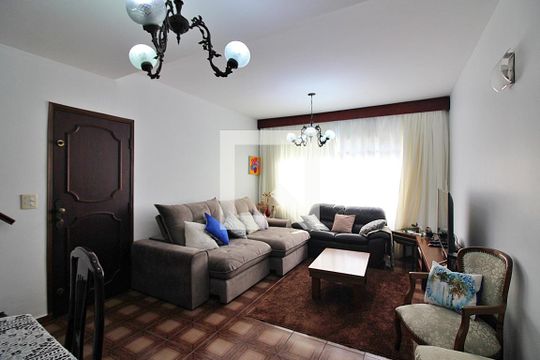 Casa à venda com 3 quartos, 202m² em Nova Petrópolis, São Bernardo do Campo