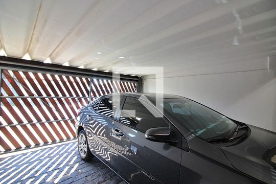 Garagem de casa à venda com 3 quartos, 202m² em Nova Petrópolis, São Bernardo do Campo