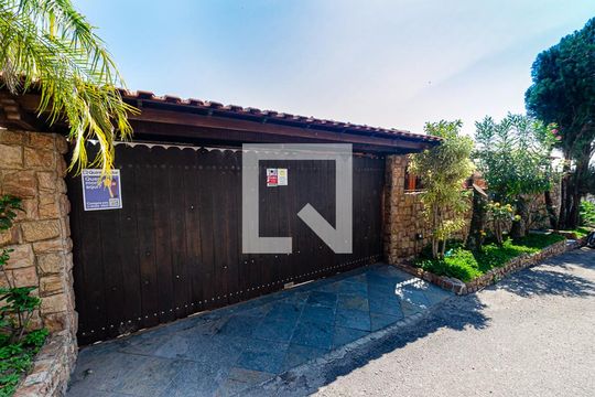 Fachada de casa à venda com 4 quartos, 450m² em Largo do Barradas, Niterói
