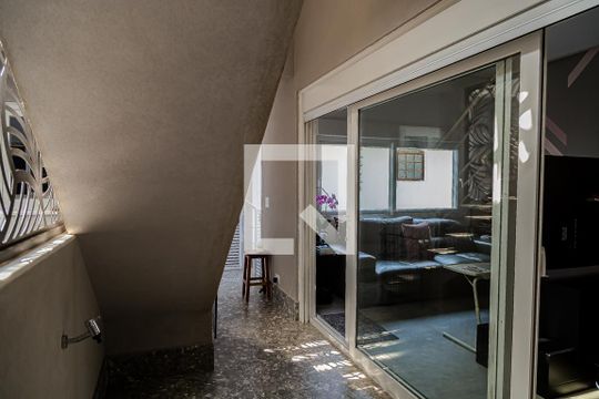 Corredor de casa à venda com 2 quartos, 200m² em Vila da Saúde, São Paulo